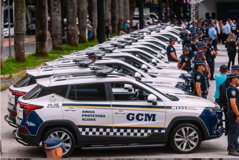 Мер Сан-Паулу відвідав церемонію доставки і високо оцінив e-JS4 після тест-драйву